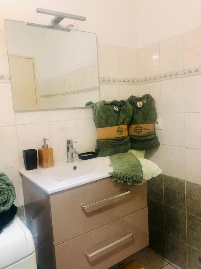 Le Camelia Apartment ตาลาร์ ภายนอก รูปภาพ