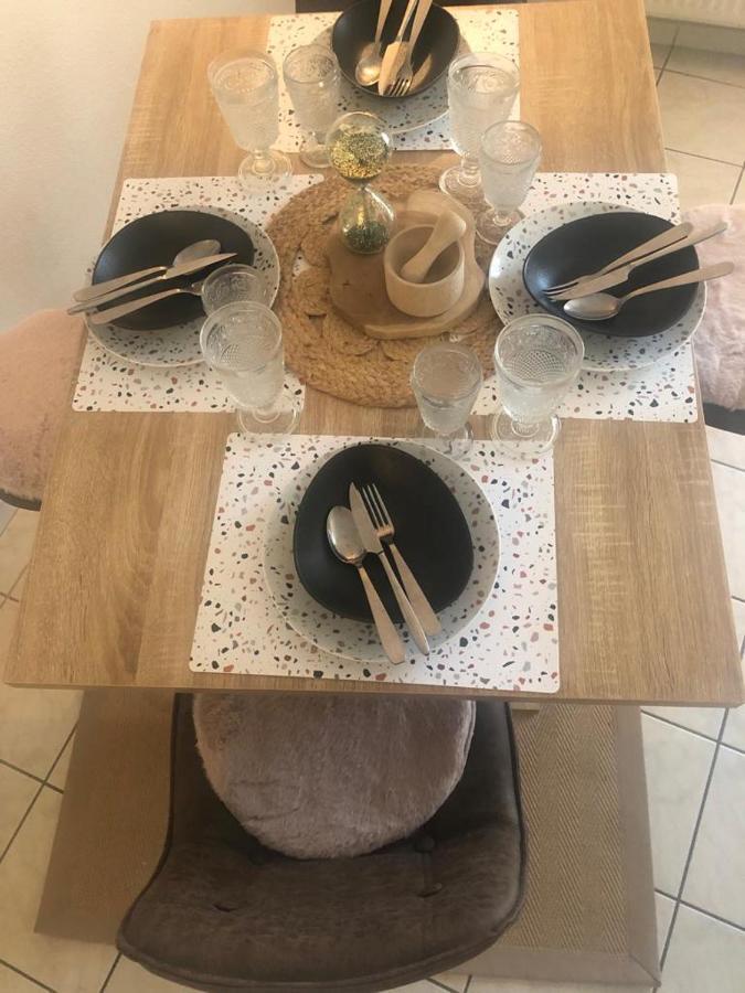 Le Camelia Apartment ตาลาร์ ภายนอก รูปภาพ